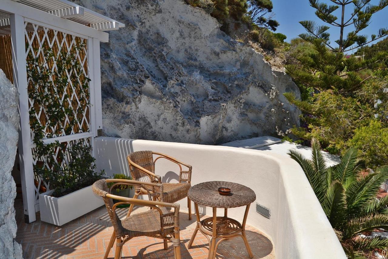 Maridea - Cave Suites Ponza Bagian luar foto